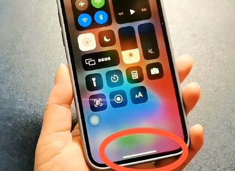 云龙苹云龙果维修站分享如何使用iPhone下方横线进行应用切换